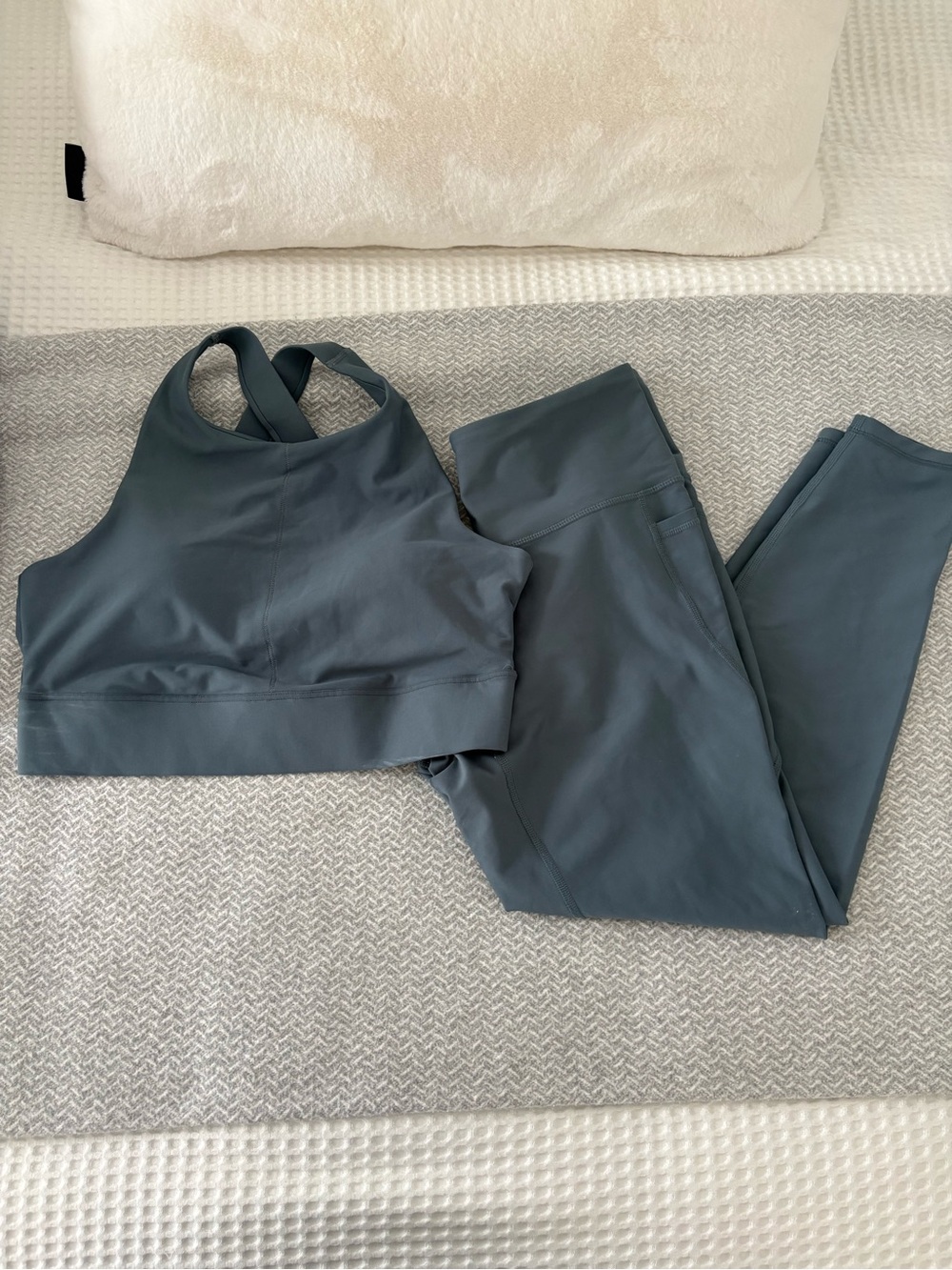 Old Navy High-Waist Leggings & Crossback Sports Bra Set